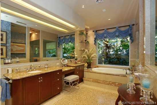 Master Bath/Spa.