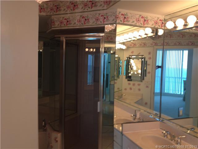 Master Bath/Spa.