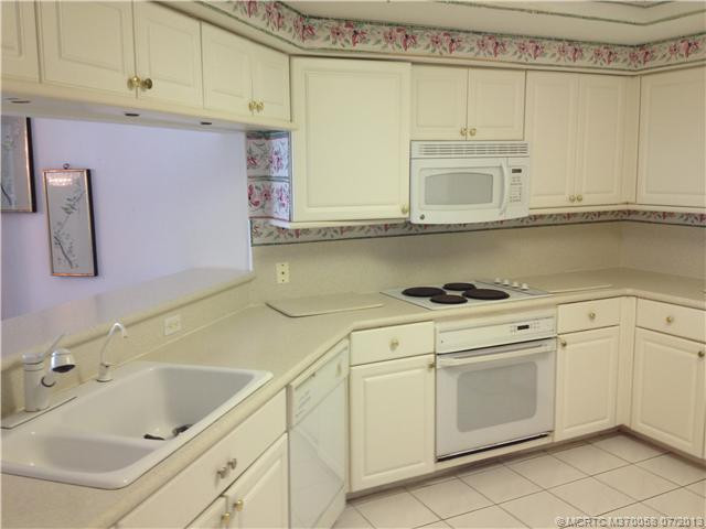 Kitchen. Corian Counters
