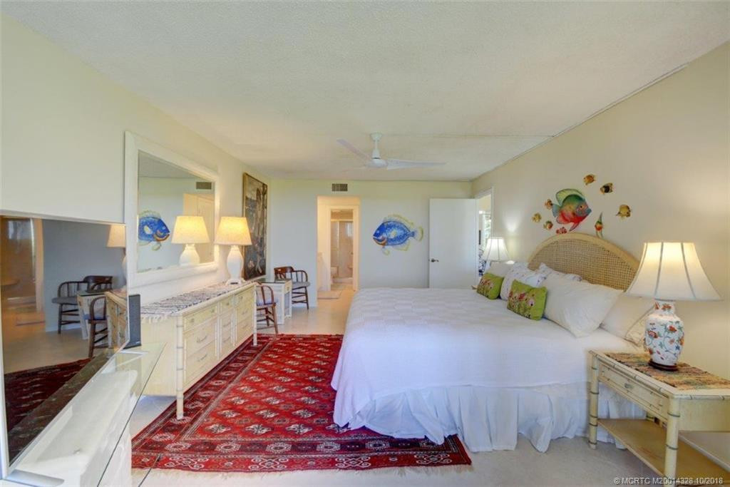 Master Suite w/Dressing Area and Bathroom
