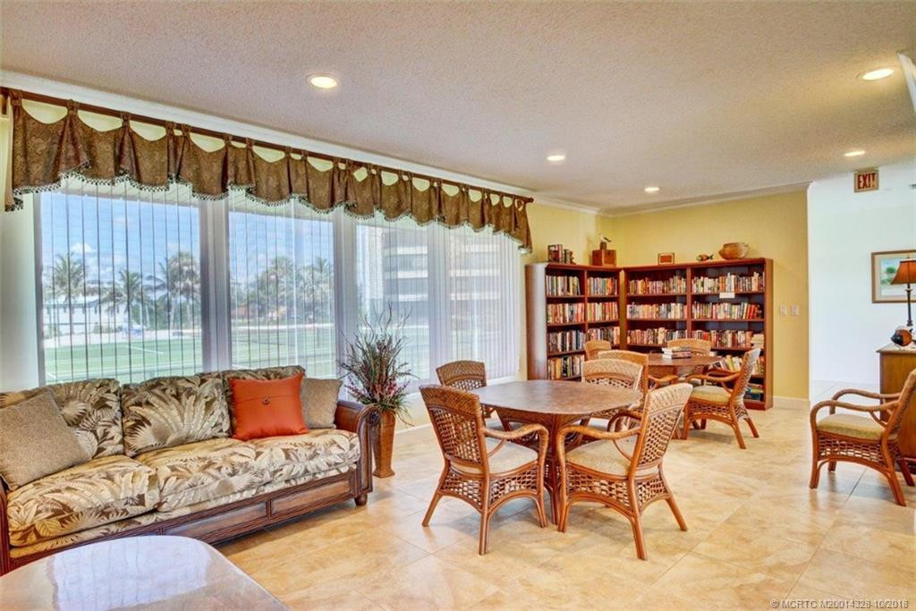 ClubHouse w/Tables & Library