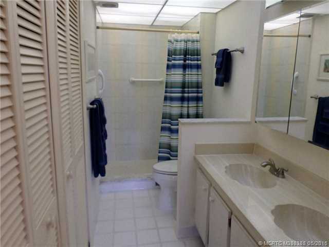 Master Bath/Spa.