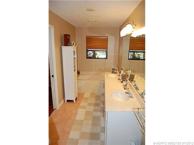 Master Bath/Spa.