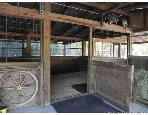 Stable/Barn. Interior Stall in 4 Stall Barn
