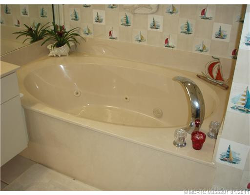 Master Bath/Spa.