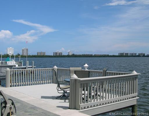 Waterfront/Dock/Pier.