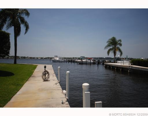 Waterfront/Dock/Pier.