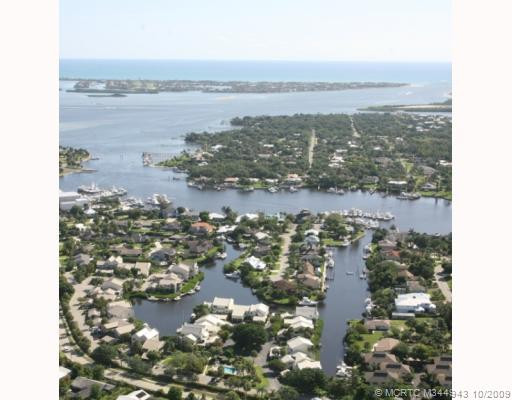 Aerial View. Mariner Cay is in the desirable and protected Manatee Pocket, right off the St Lucie Inlet with easy Ocean & Intracoastal access, NO bridges