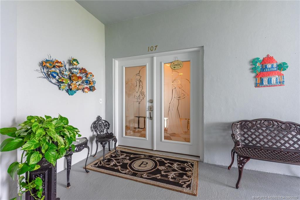 DOUBLE DOOR ENTRY...