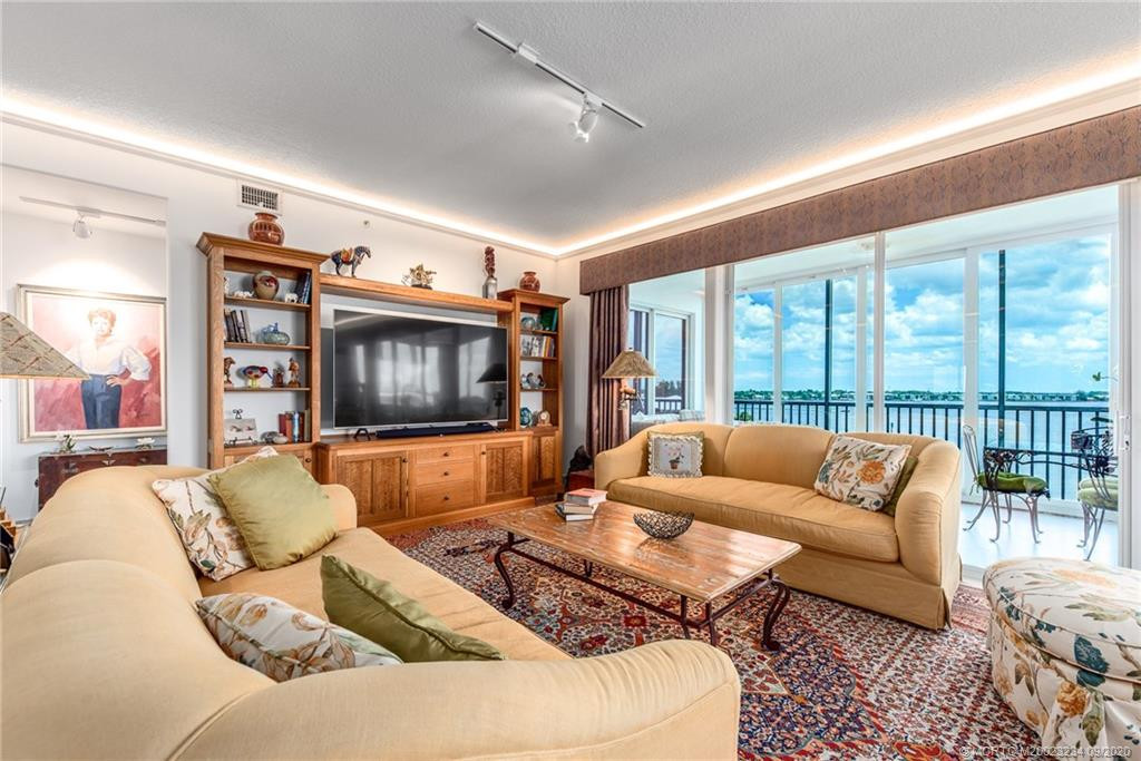 GREAT ROOM FACING EAST...