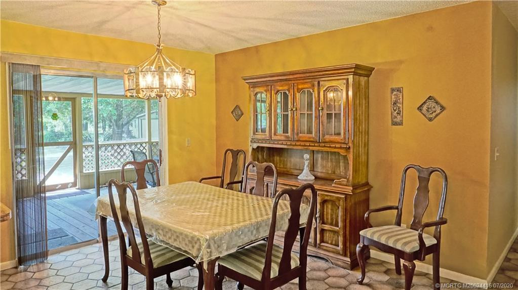Dining Room to Screened Porch