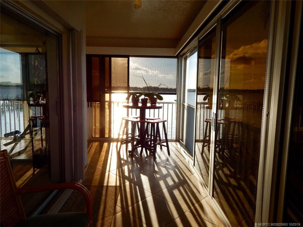Wrap-Around Lanai