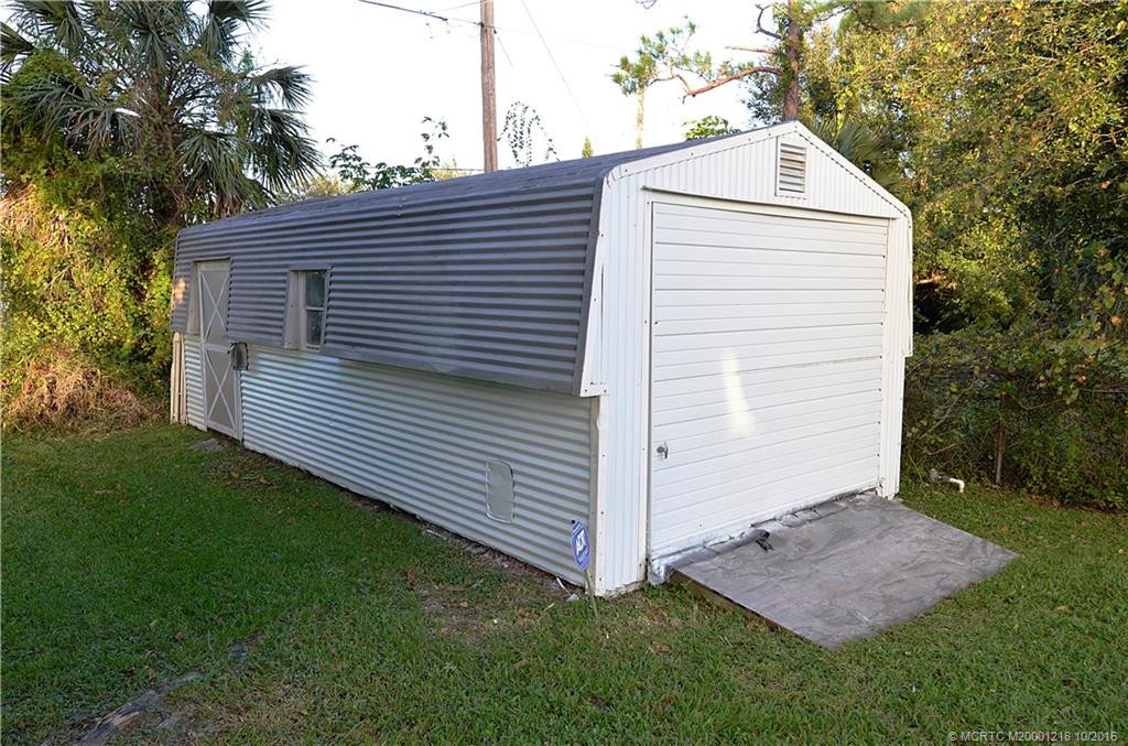 Great spacious shed. Plenty of room for all the toys.