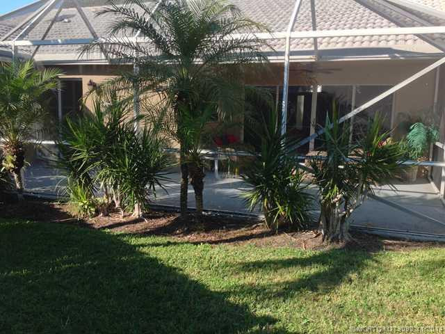 Yard/Garden. Plenty of green space to garden