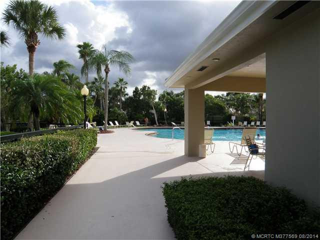 Swimming Pool/Hot Tub/Sauna. Community Heated Pool and Showers