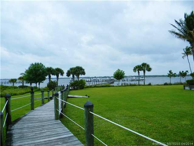 Waterfront/Dock/Pier.
