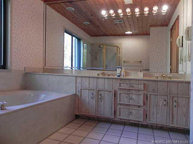 Master Bath/Spa.