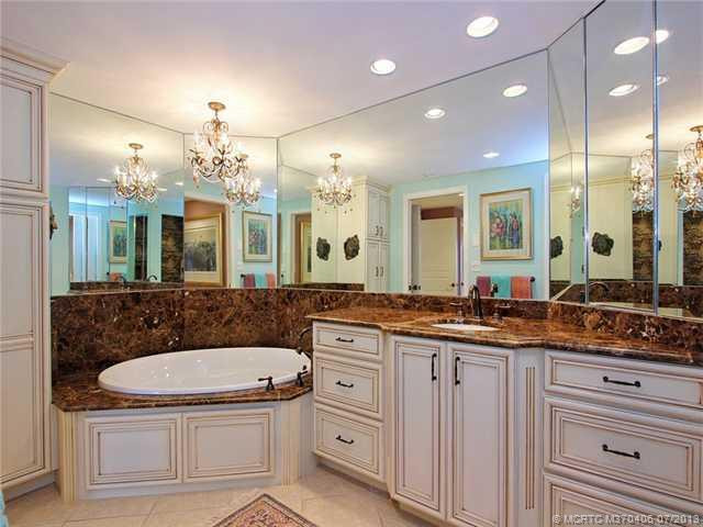 Master Bath/Spa.