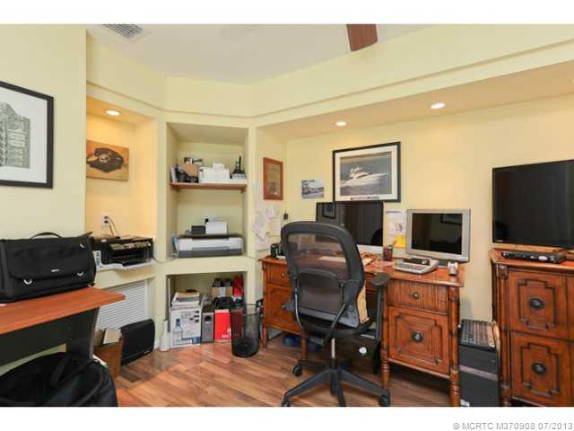 Studio/Study/Office.