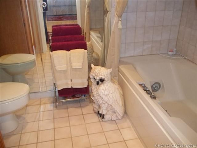 Master Bath/Spa.