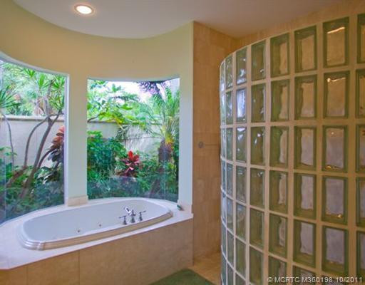 Master Bath/Spa.
