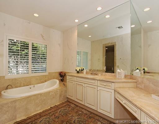 Master Bath/Spa.
