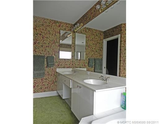 Master Bath/Spa.