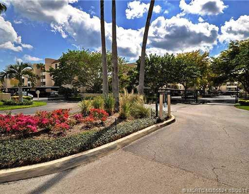 Other. Gated entryway, Very save and secure lifestyle.