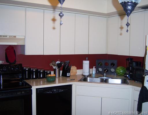 Kitchen. Recent Appliances!