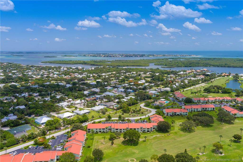 The St Lucie Inlet and the Atlantic Ocean are just a mile away!