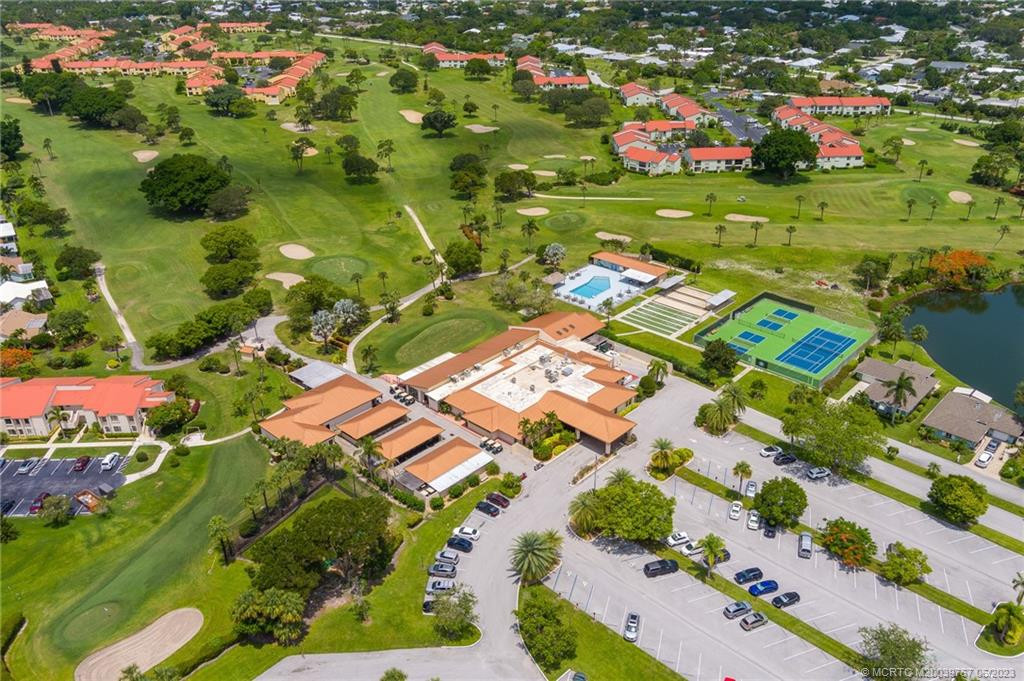 Vibrant community who enjoy the Florida lifestyle