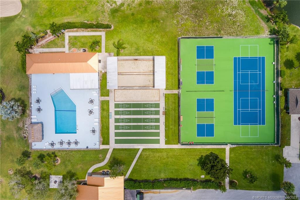 Pickleball courts, Bocci ball pits, shuffleboard and Olympic size pool....your choice of what to do today!