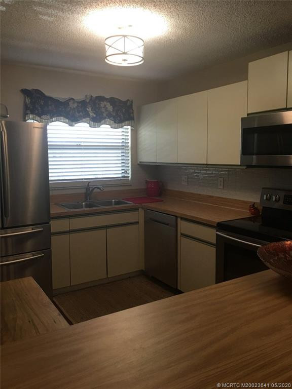 Beautiful Samsung kitchen appliances that have only been used for 3 yrs.