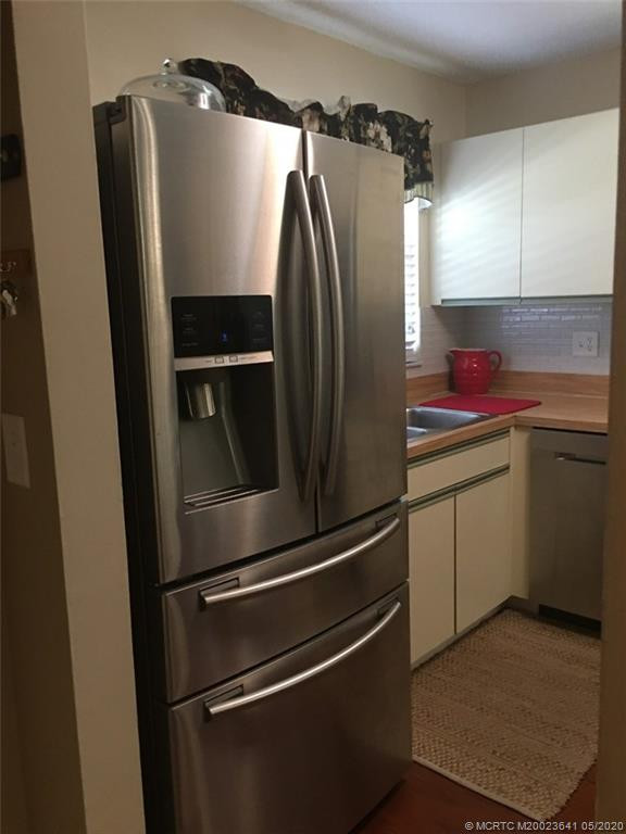Samsung 4 door Refrigerator with water dispenser.