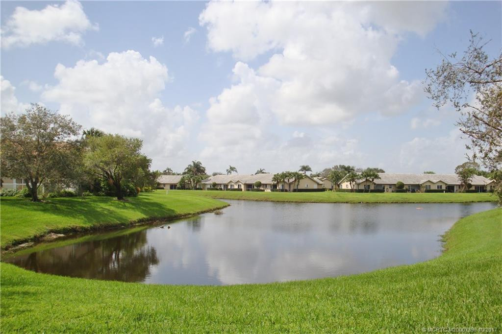 Full Lake View from this Townhouse