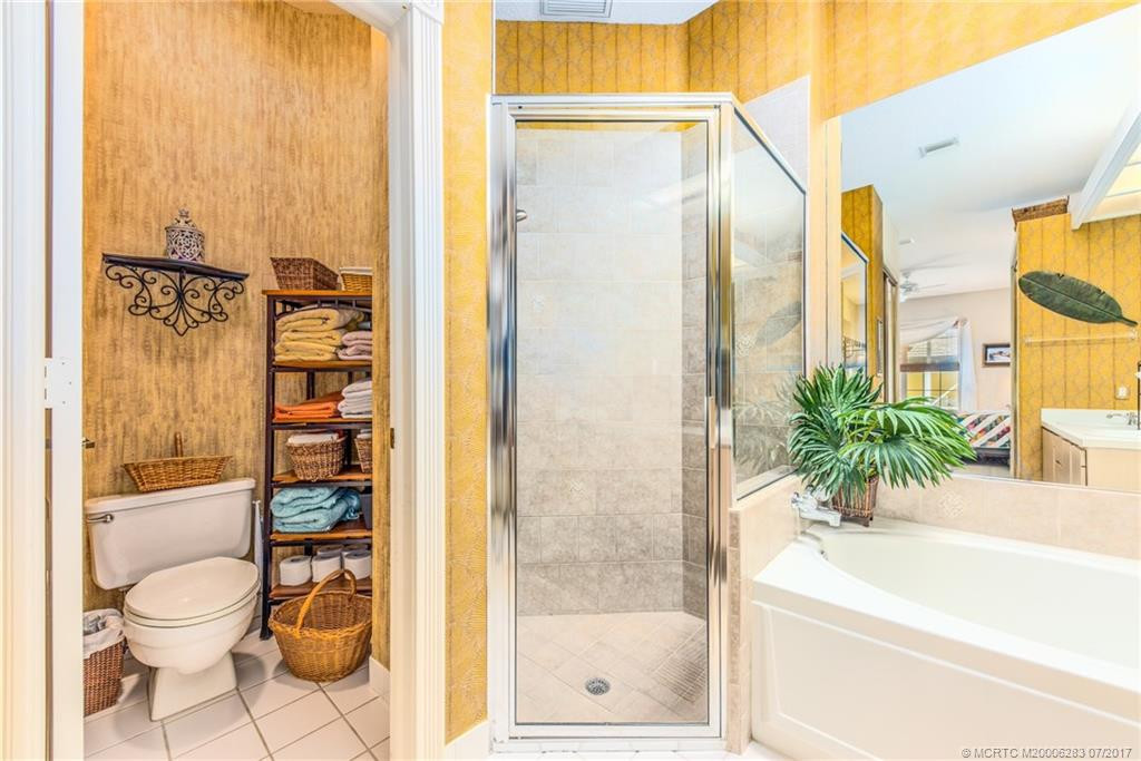 Master Bath with separate water closet, walk in shower, garden soaking tub.
