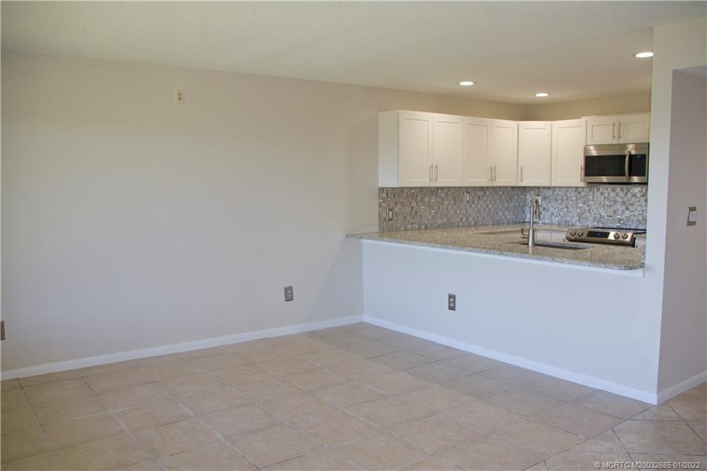 Eat at bar in kitchen dining room