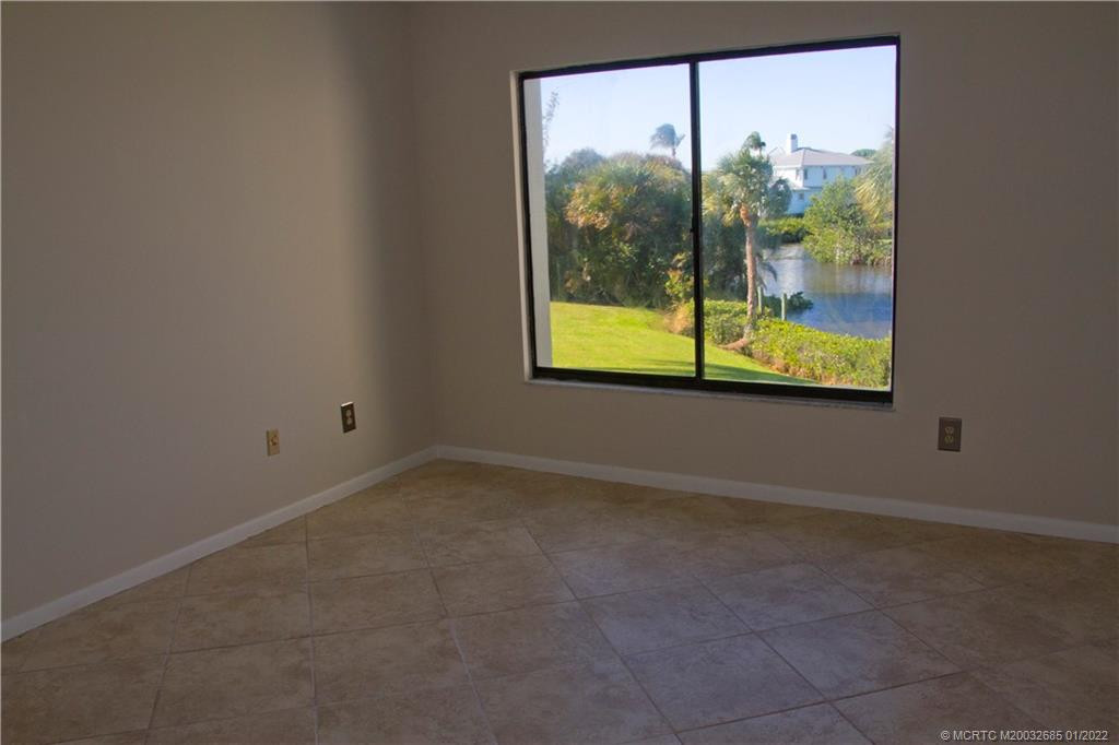 Master bedroom has canal view