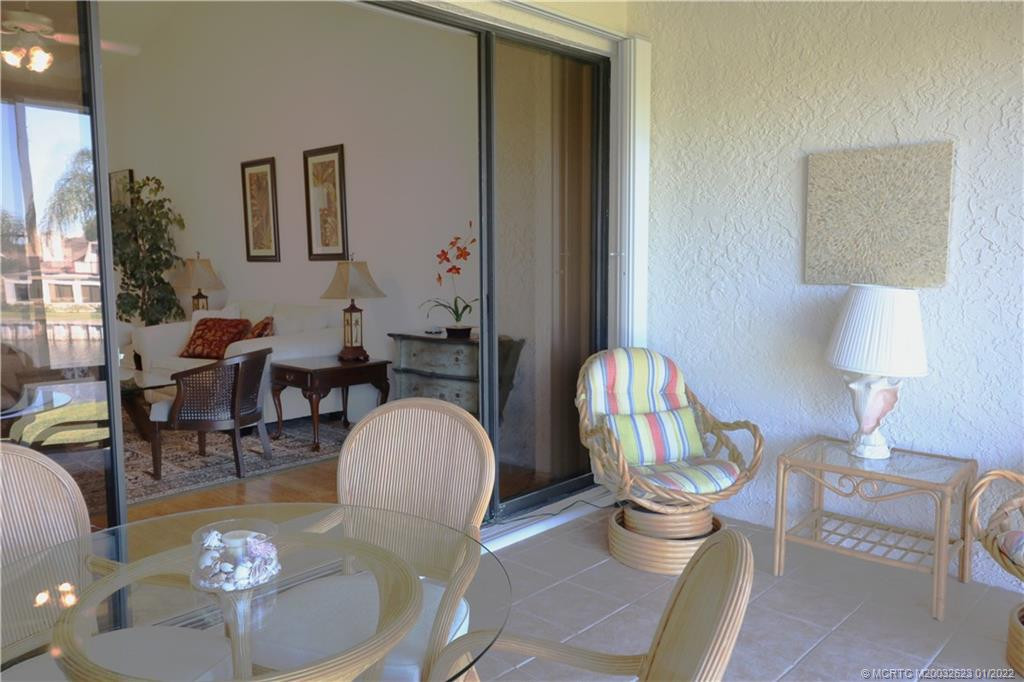 Open access to lanai from living area