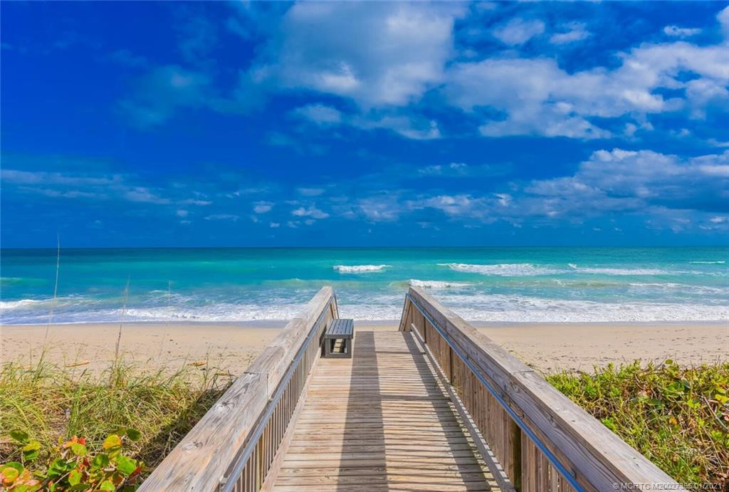 Direct Oceanfront Condo With Beach Access