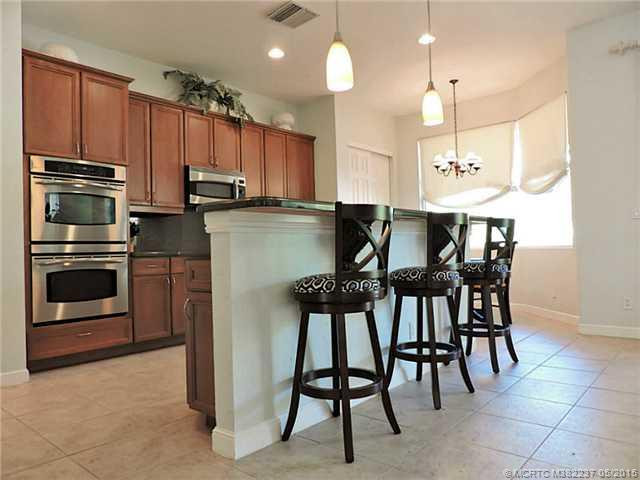 Kitchen. Double Oven & Cook Top