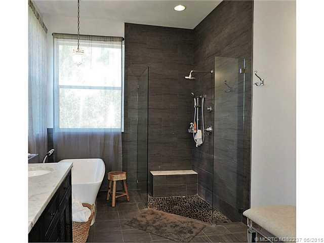 Master Bath/Spa. Attractive Step-In Frameless Tiled Shower