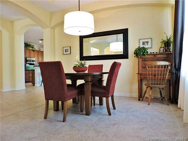 Dining Room. Large Dining Space With Great Architecture & Design