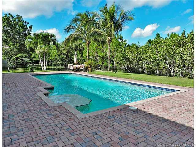 Swimming Pool/Hot Tub/Sauna. Huge Back Yard Backing To Preserve