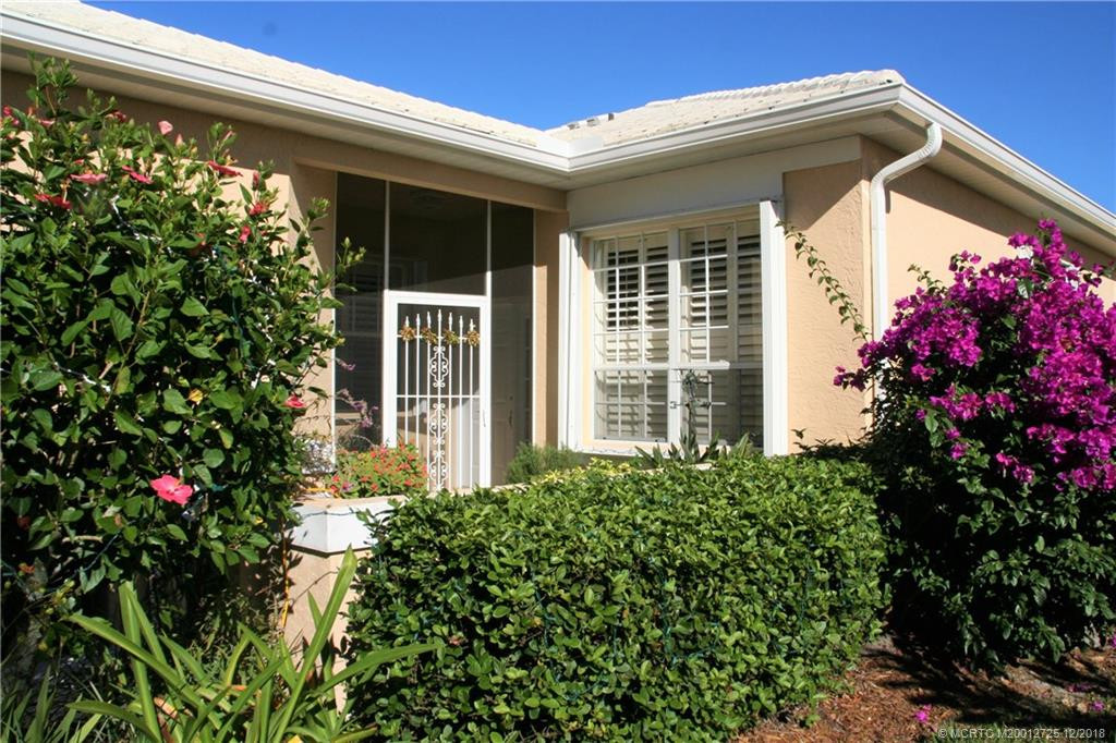 Nicely Landscaped Entryway