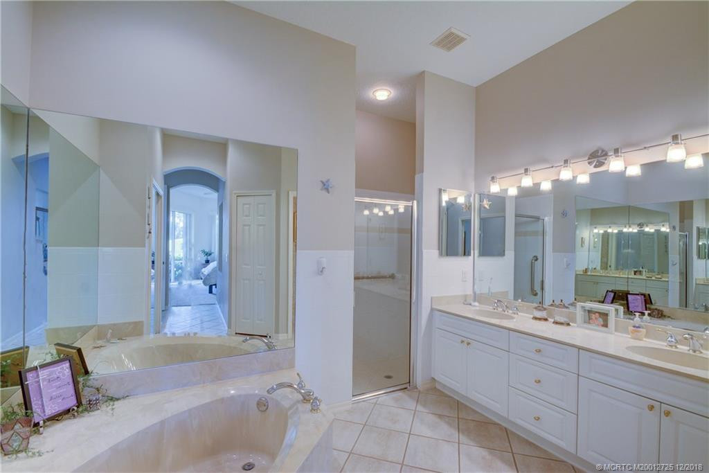 Spacious Master Bath with Roman Tub and Dual Sinks