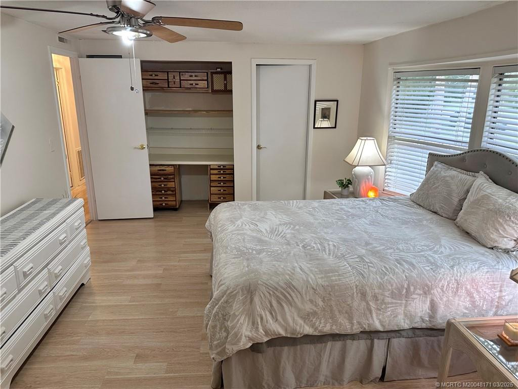 12' x 15' plus work area w/desk