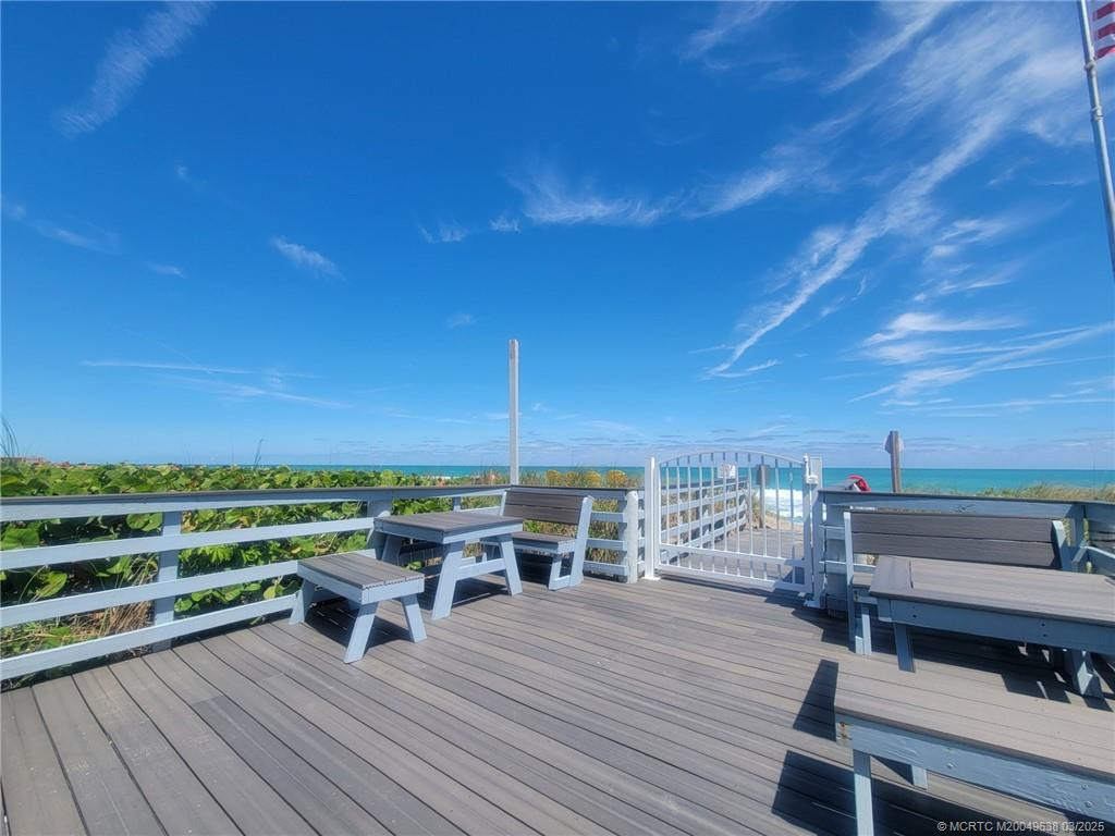 sitting area on walkway to beach