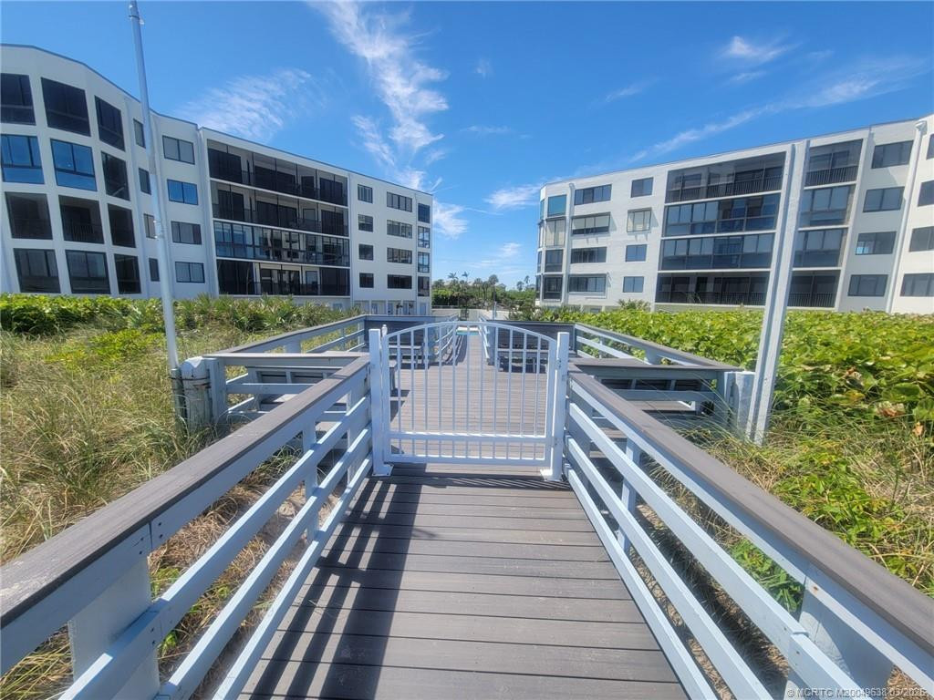 ocean sidewalkway to beach