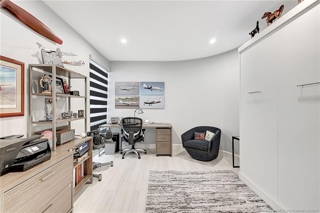 Bedroom 3 with queen Murphy bed